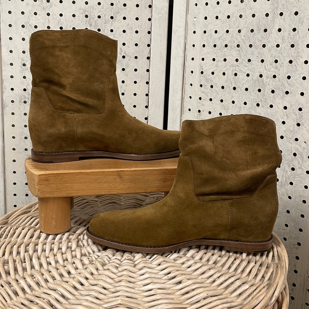 NWOT VINCE boots